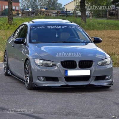 BMW E92 / E93 Pre-LCI M Style priekšējās restes, nāsis, melnas glancētas uz auto