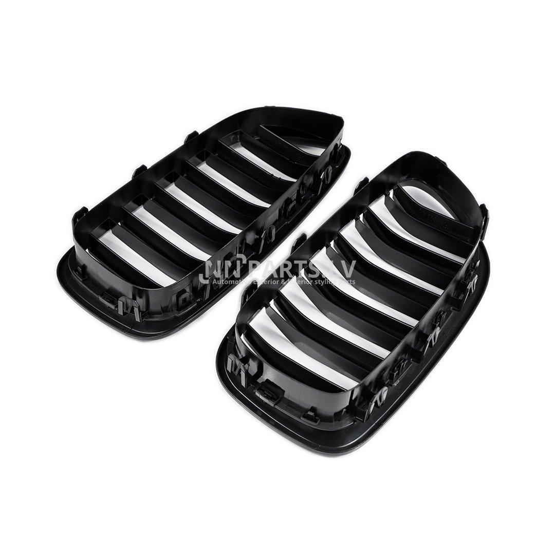BMW F10 / F11 M Style priekšējās restes BMW F10 / F11 M Style priekšējās restes, nāsis, melnas, glancētas no iekšpuses