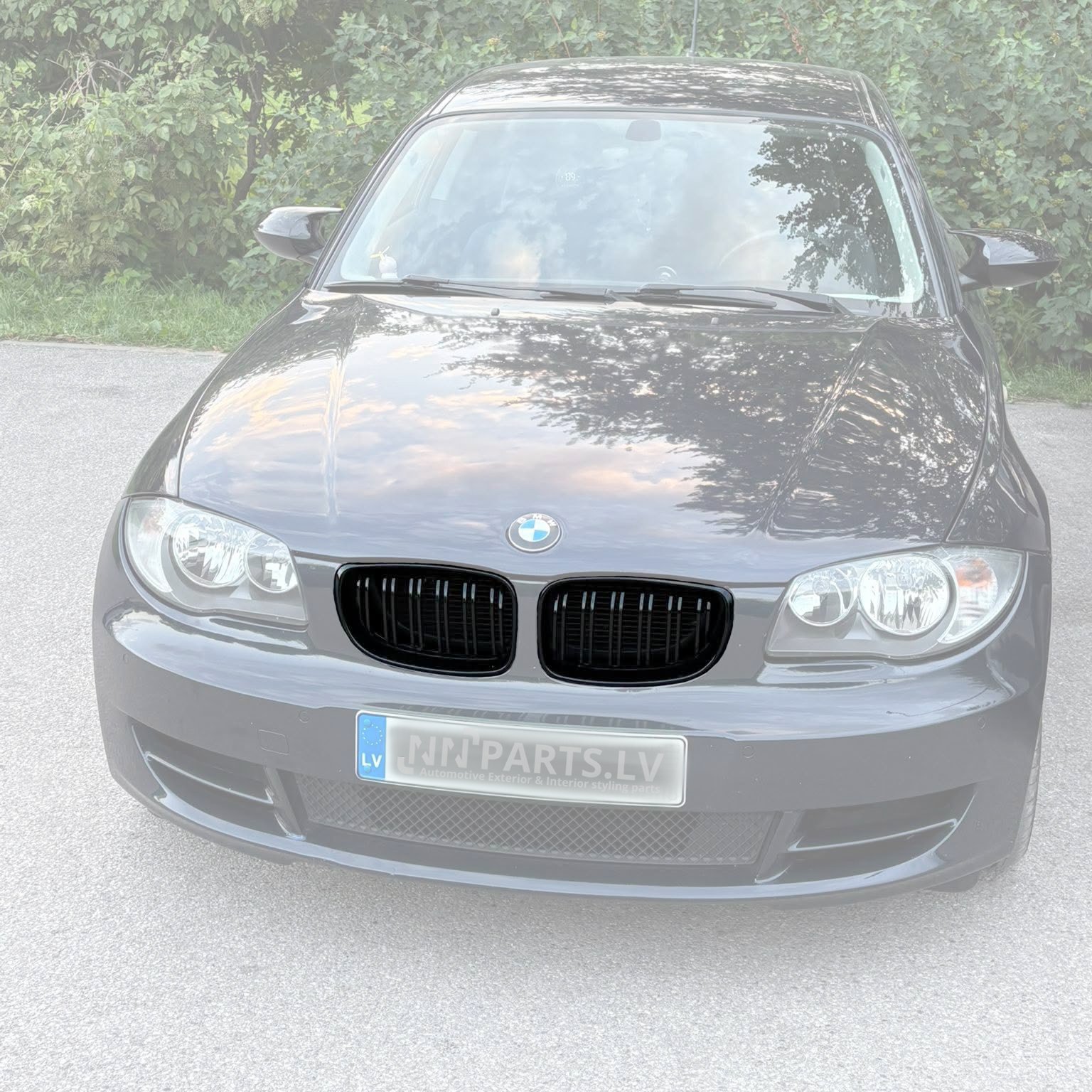 E87 LCI RESTES watermark BMW E81/E82/E87/E88 facelift m style priekšējās restes uz auto