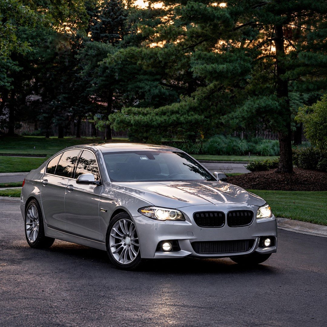 BMW F10 M Sport BMW F10 / F11 M Style priekšējās restes, dubultās nāsis, melnas, glancētas