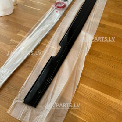 BMW E90 / E91 M Sport sliekšņu uzlikas, melnas glancētas iepakojumā