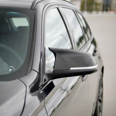 BMW F20 / F22 / F30 / F31 / F32 / F34 / E84 M Style spoguļu uzlikas uz auto pa vidu