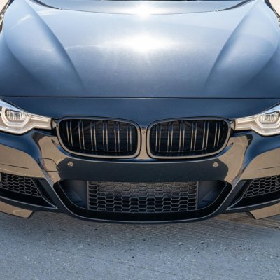 BMW F30 / F31 M Style priekšējās restes, nāsis, melnas, glancētas tuning detaļas uz auto