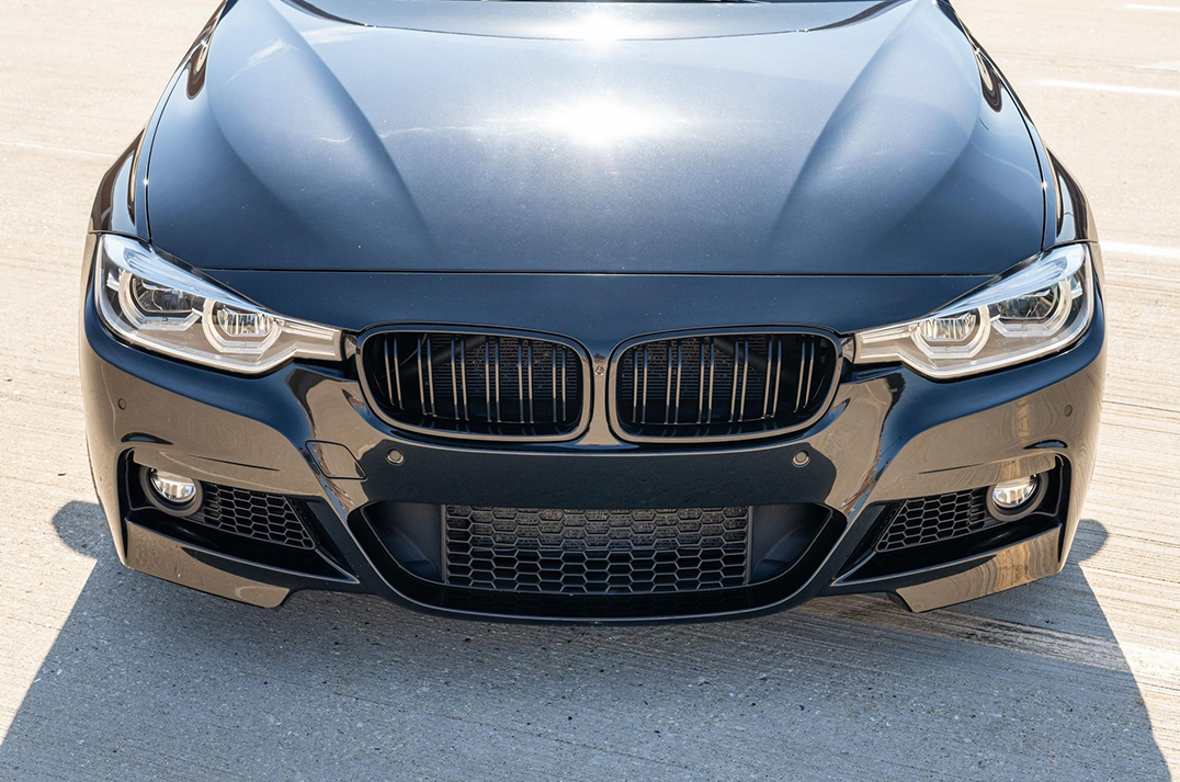 BMW F30 / F31 M Style priekšējās restes BMW F30 / F31 M Style priekšējās restes, nāsis, melnas, glancētas tuning detaļas uz auto