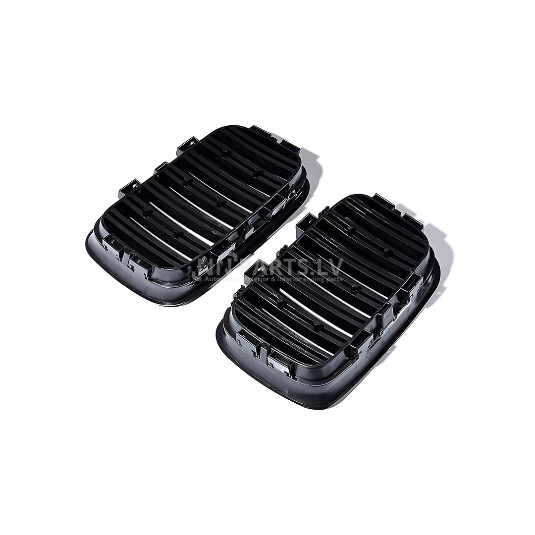 BMW E36 Pre-LCI M Style priekšējās restes BMW E36 Pre-LCI M Style priekšējās restes, nāsis, melnas, glancētas no iekšpuses