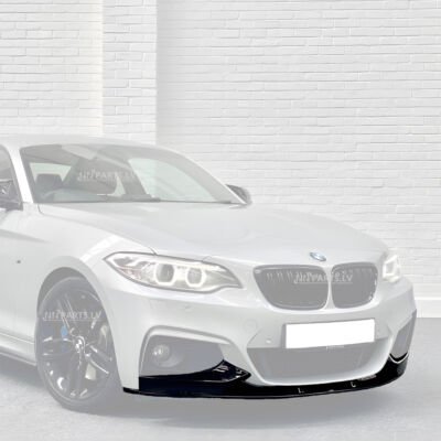 BMW F22 / F23 M Sport priekšējā bampera uzlika ar splitteriem melna glacēta uz automašīnas