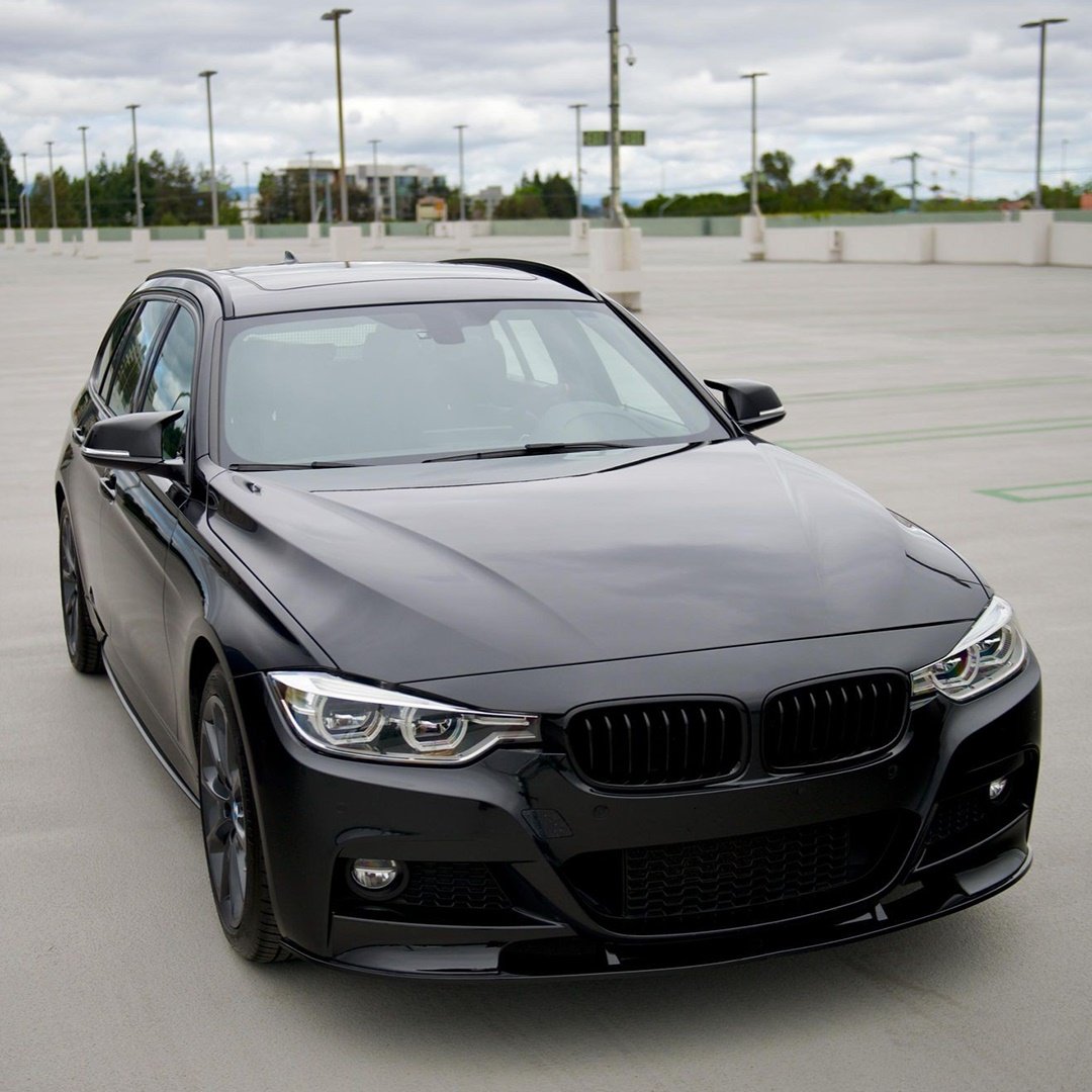 BMW F20 / F22 / F30 / F31 / F32 / F34 / E84 M Style spoguļu uzlikas BMW F20 / F22 / F30 / F31 / F32 / F34 / E84 M Style spoguļu uzlikas uz auto pa labi
