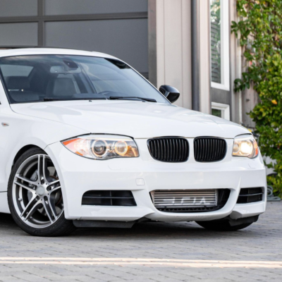 Melnas BMW E81 E82 E87 E88 LCI priekšējās restes, nāsis , tuning detaļas uz auto no sāniem