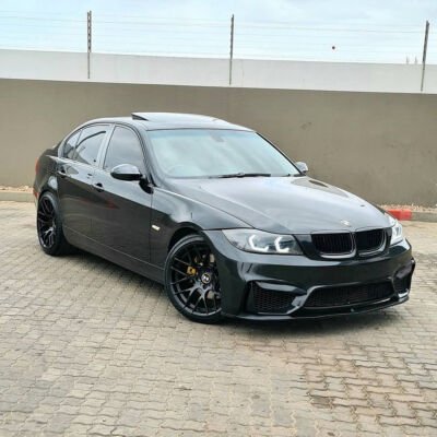 BMW E90 / E91 M4 Style Pre-LCI priekšējais bamperis ar PDC uz auto