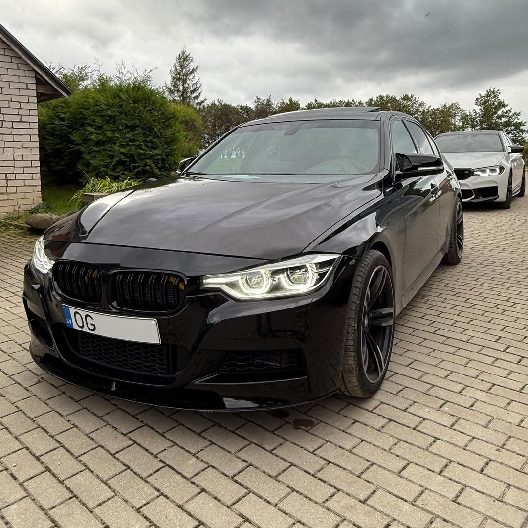 BMW F30 M Sport BMW F30 / F31 M Sport priekšējā bampera uzlika uz auto pa kreisi