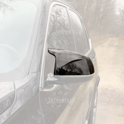 BMW F15 / F16 / F25 LCI / F26 M Style spoguļu uzlikas, melnas glancētas uz auto