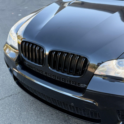 BMW E70 / E71 M Style priekšējās restes uz auto
