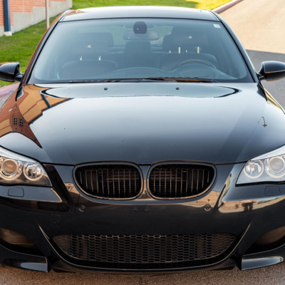 BMW E60 / E61 priekšējās restes, black gloss, nāsis, tuning detaļas uz auto