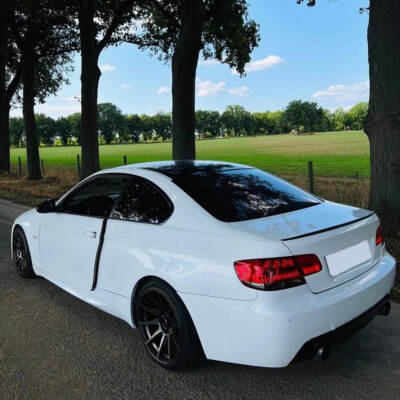 BMW E92 Coupe M3-Style bagāžnieka spoileris, melns, glancēts uz auto