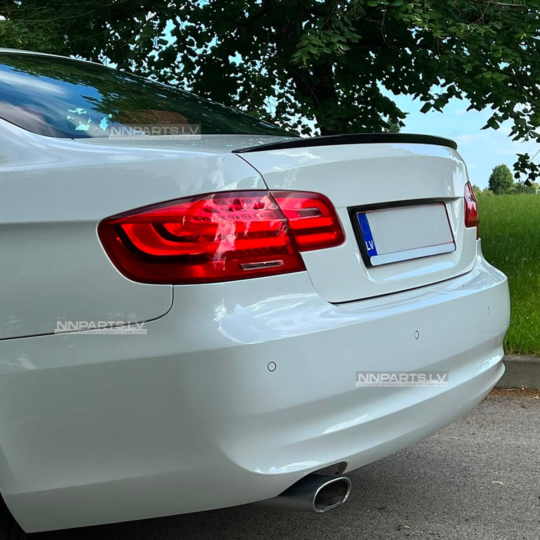 BMW E92 Coupe M3-Style bagāžnieka spoileris BMW E92 Coupe M3-Style bagāžnieka spoileris no sāna