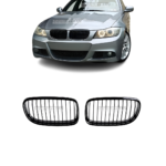 BMW E90 / E91 LCI priekšējās restes, nāsis, melnas, glancētas no priekšas uz auto