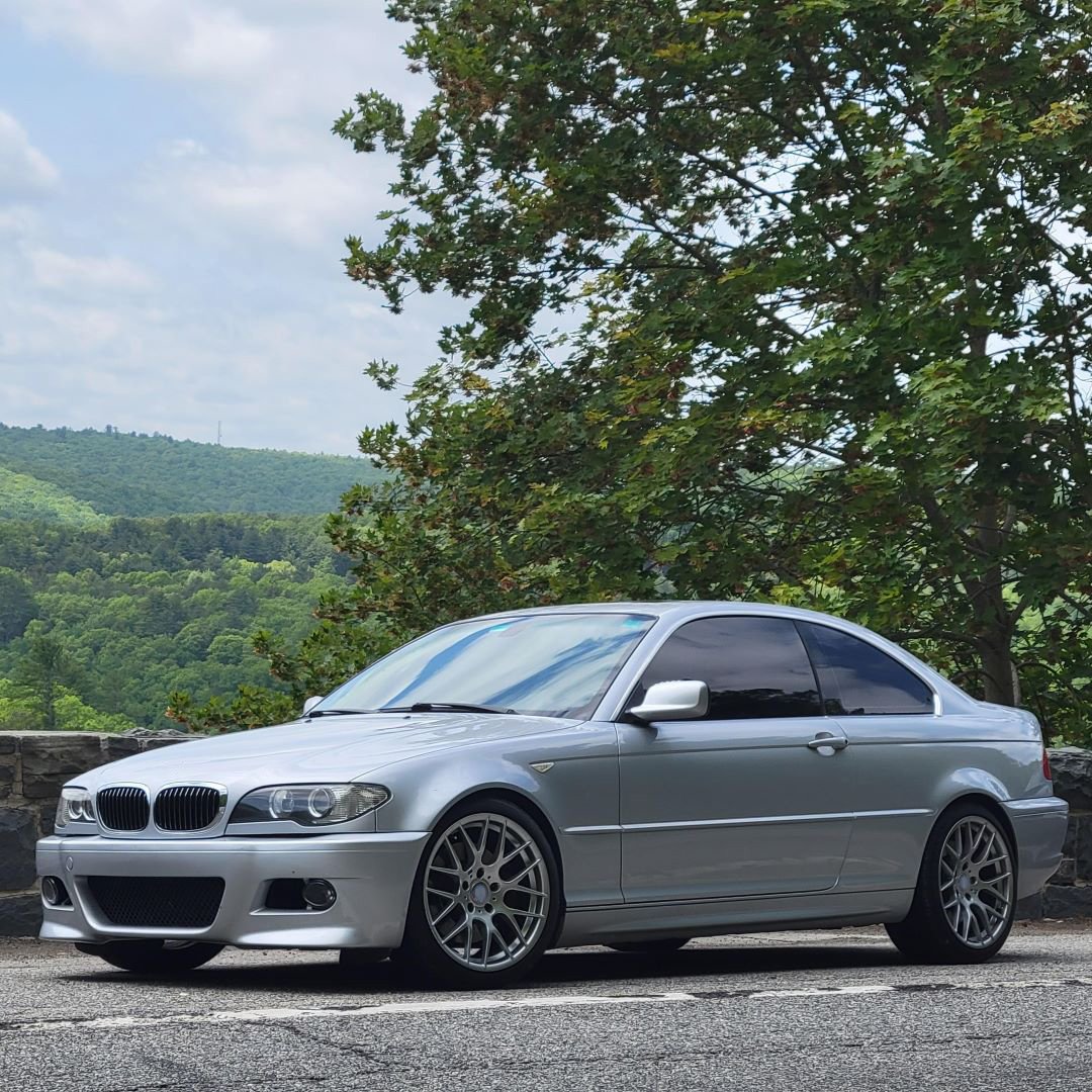 BMW E46 M3 Style priekšējais bamperis BMW E46 M3 Style priekšējais bamperis uz auto no sāna