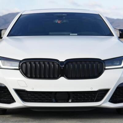 BMW G11 / G12 / G15 / G20 / G22 / G30 M Style spoguļu uzlikas V2, melnas, glancētas tuning detaļas uz auto pa vidu
