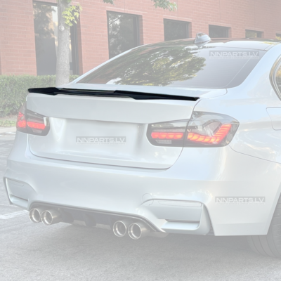 BMW F30 / F80 M4-Style bagāžnieka spoileris, melns, glancēts uz auto no sāna izgaismots