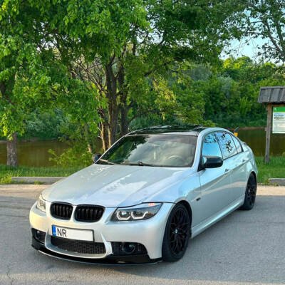 BMW E90 / E91 M3-Style priekšējā bampera uzlika, melna, glancēta uz auto