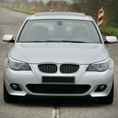 BMW E60 / E61 LCI M Tech priekšējais bamperis ar PDC (08-10)