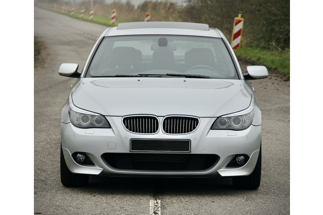 BMW E60 / E61 LCI M Tech priekšējais bamperis ar PDC (08-10) BMW E60 / E61 LCI M Tech priekšējais bamperis ar PDC (08-10)