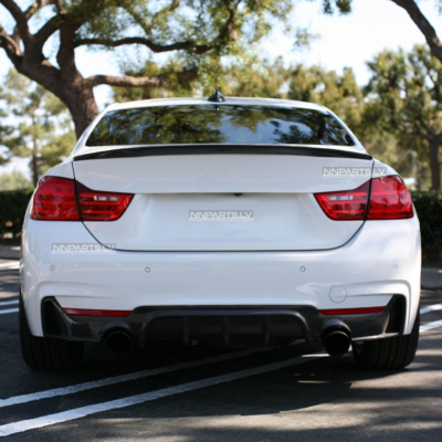 BMW F32 Coupe Performance bagāžnieka spoileris uz auto