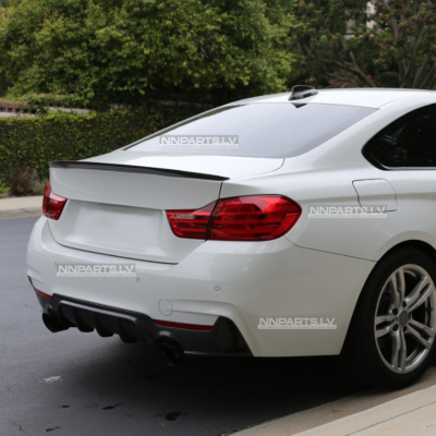 BMW F32 Coupe Performance bagāžnieka spoileris uz auto no sāna