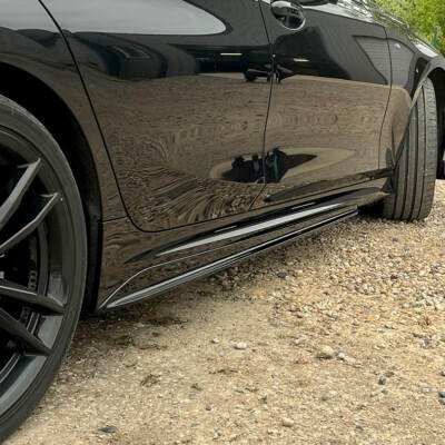 BMW G20 / G21 M Sport sliekšņu uzlikas, melnas, glancētas, tuning. performance detaļas uz auto