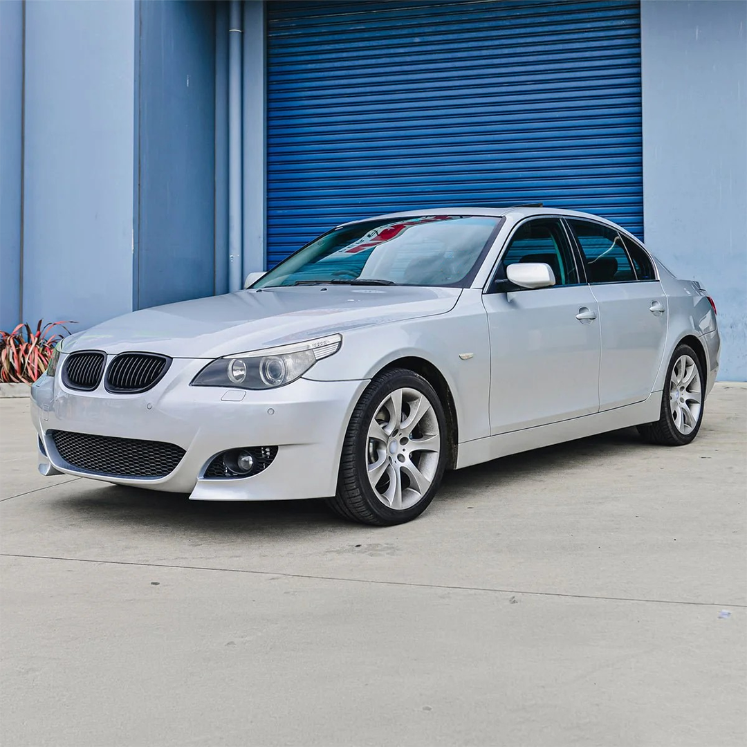 BMW E60 / E61 M5 Style priekšējais bamperis ar PDC (03-07) BMW E60 / E61 M5 Style priekšējais bamperis ar PDC (03-07)