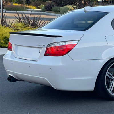 WR Style trunk spoiler for BMW E60, black gloss, tuning parts on the car from rear view