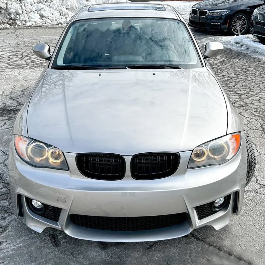 BMW E81 / E82 / E87 / E88 M1 Style priekšējais bamperis bez PDC BMW E81 / E82 / E87 / E88 M1 Style priekšējais bamperis bez PDC, tuning detaļa, rezerves detaļa uz auto no priekšas