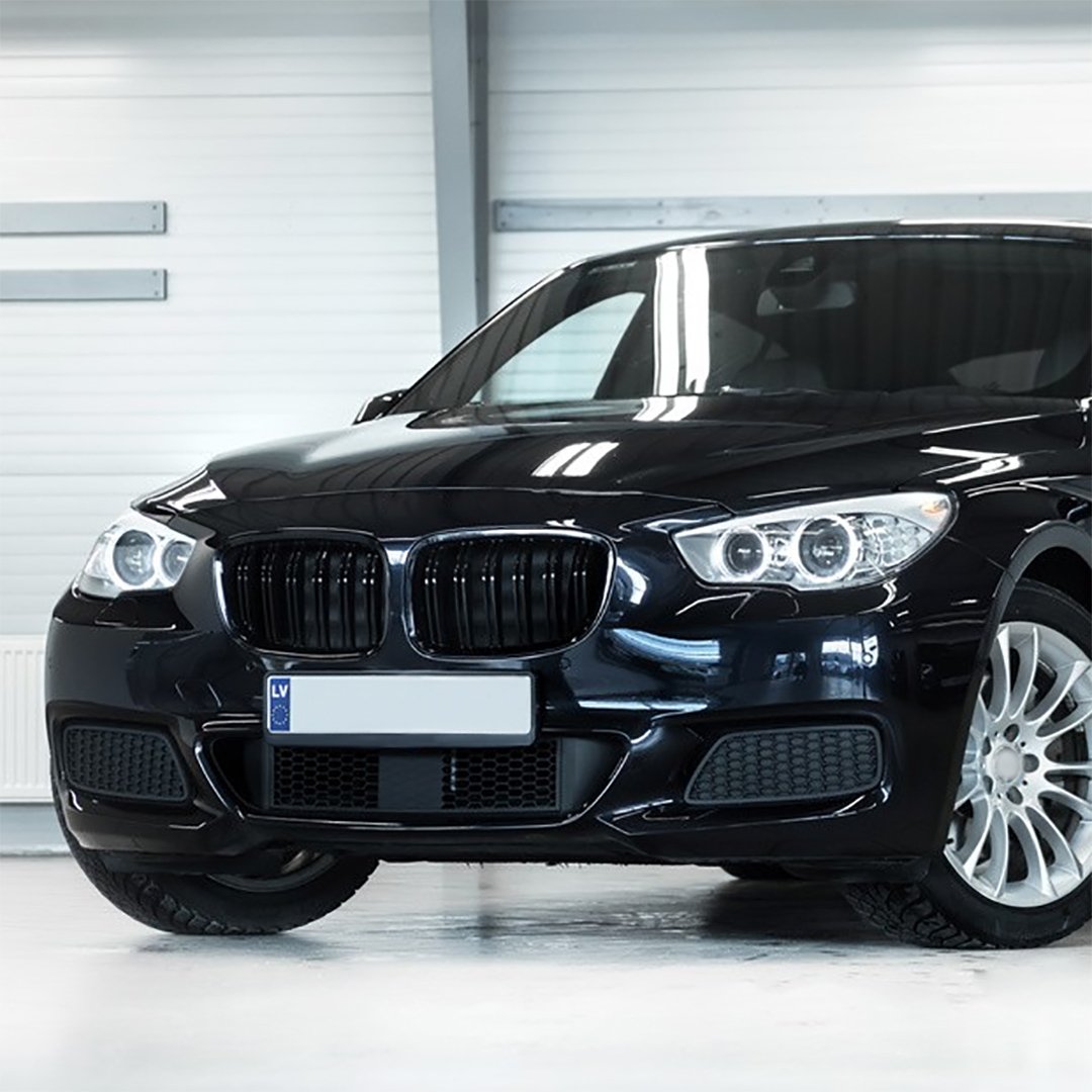 BMW F07 M Style priekšējās restes (09-17) BMW F07 M Style priekšējās restes (09-17) uz auto no sāna