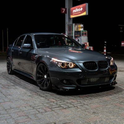 BMW E60 / E61 M Sport HM Style priekšējā bampera uzlika, lūpa uz auto pa labi