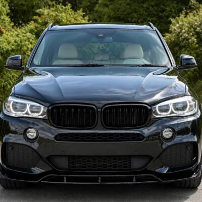 BMW X5 F15 M Sport AERO Style priekšējā bampera uzlika, lūpa, splitteris, melns, glancēts, tuning detaļas uz auto pa vidu
