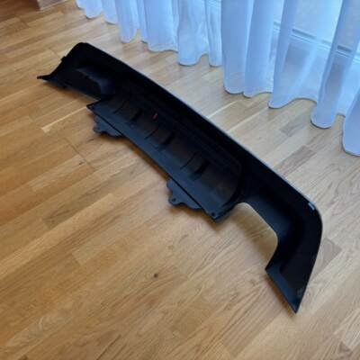 BMW E60 / E61 M Sport aizmugurējā bampera diffuzors pa labi no iekšas