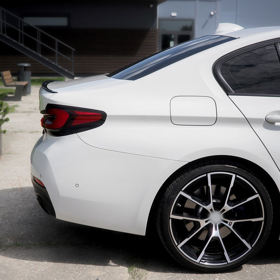 BMW G30 / F90 M5 Style bagāžnieka spoileris BMW G30 / F90 M5 Style bagāžnieka spoileris, melns, glancēts, tuning detaļas priekš 5sērija uz auto pa labi