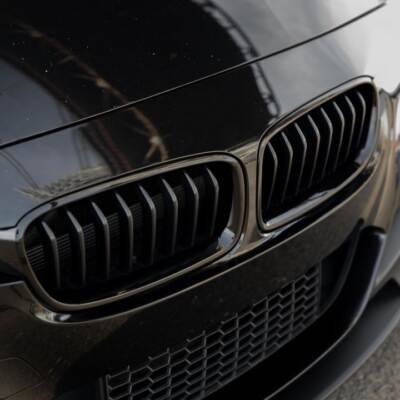BMW F30 / F31 priekšējās restes, black gloss, melnas, glancētas nāsis. tuning, styling, rezerves detaļas