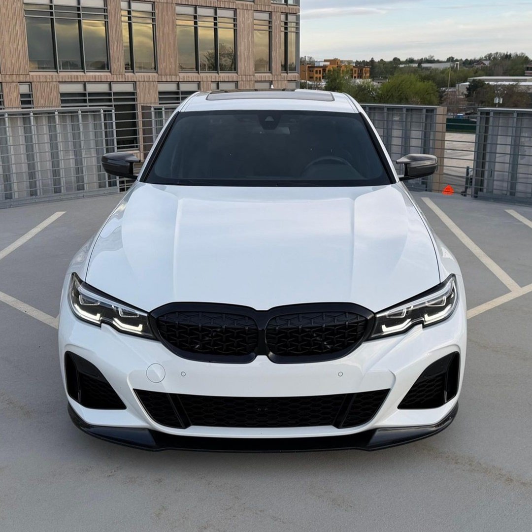 5uwfpcid copy BMW G20 / G21 PRE-LCI Diamond Style priekšējā reste (18-22) melna, glancēta uz auto pa vidu