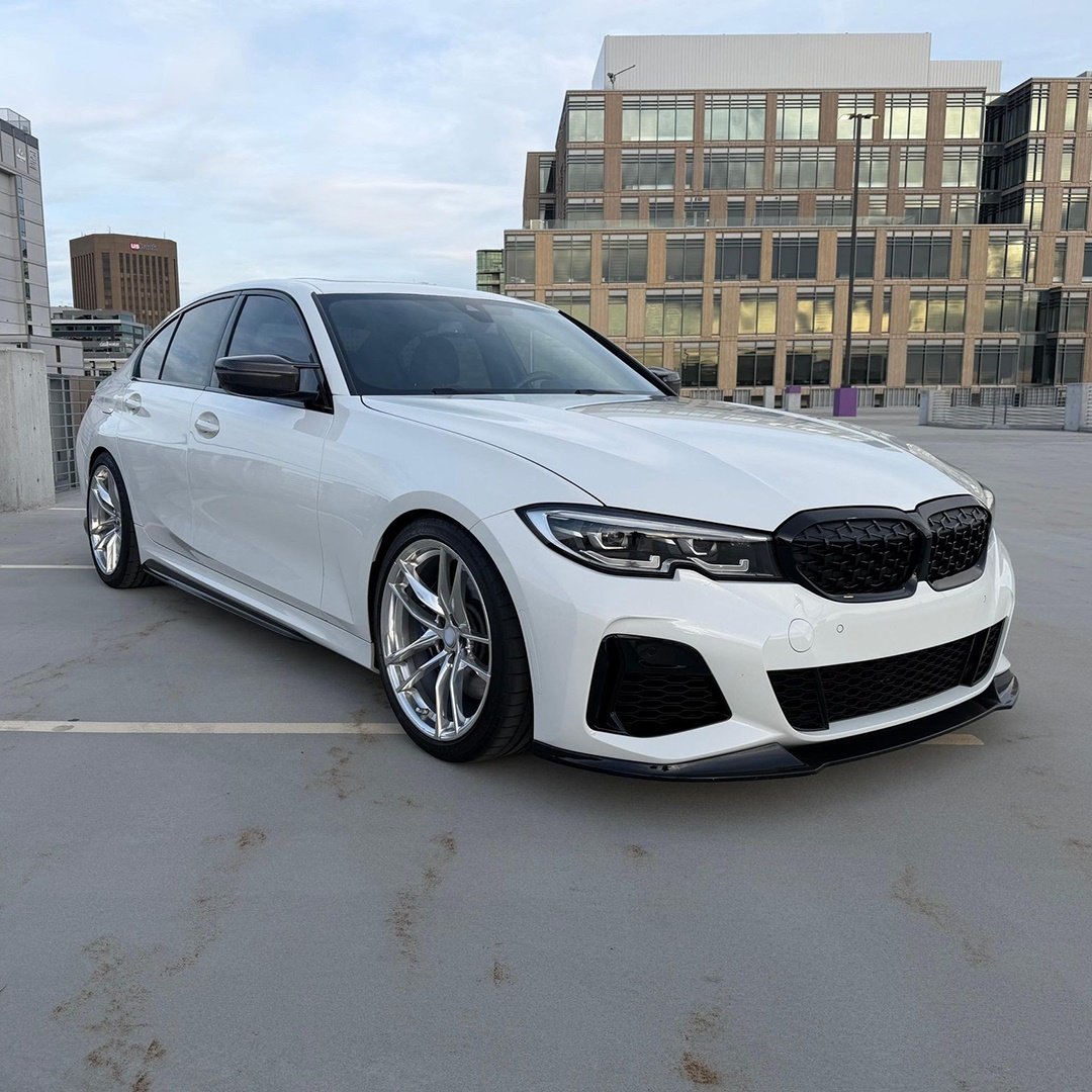 BMW G20 / G21 PRE-LCI Diamond Style priekšējā reste (18-22) BMW G20 / G21 PRE-LCI Diamond Style priekšējā reste (18-22) melna, glancēta uz auto pa labi