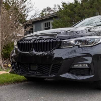 BMW G20 / G21 PRE-LCI priekšējā reste, melna glancēta (18-22), melna, glancēta tuning, styling, rezerves detaļa priekš 3sērijas uz auto pa kreisi tuvāk