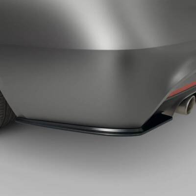 BMW F30 / F31 M Sport aizmugurējā bampera uzlikas, melnas, glancētas, tuning detaļas priekš bmw uz auto tuvplānā